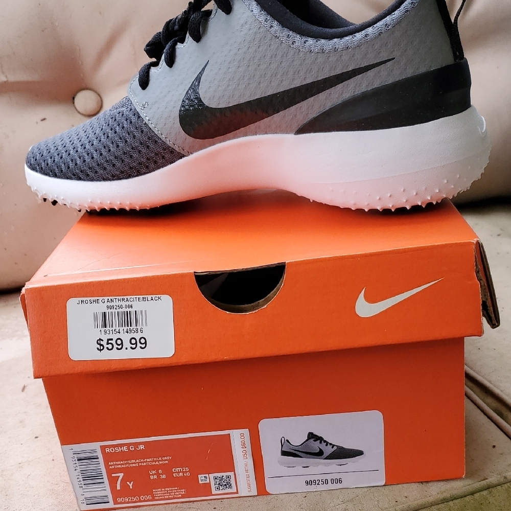 Nike Black and Gray Golf Shoes Size 7 Youth